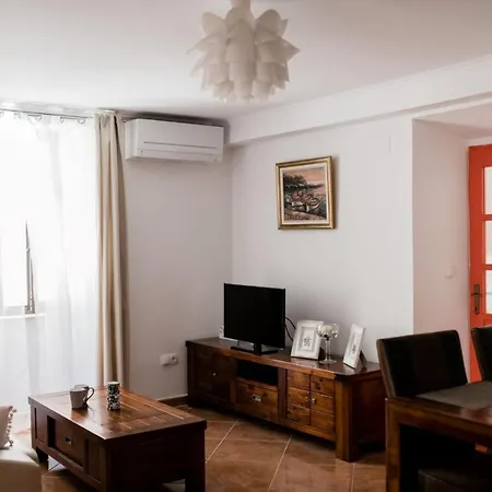 Teatar Apartment *